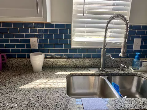 Kitchen - 155 Kinsale Dr, Macon, GA 31216 photo 3 of 11