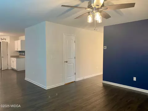 Living - 155 Kinsale Dr, Macon, GA 31216 photo 2 of 6