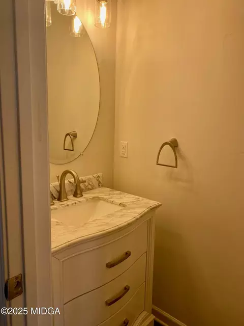 Bath - 155 Kinsale Dr, Macon, GA 31216 photo 2 of 9