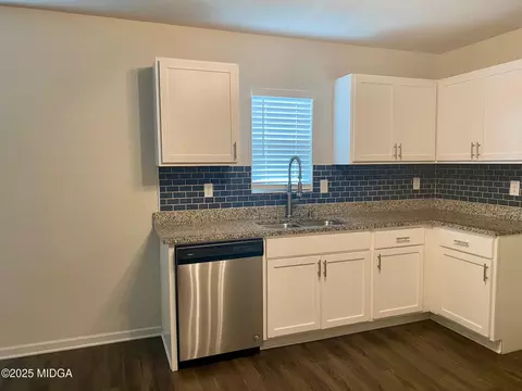 Kitchen - 155 Kinsale Dr, Macon, GA 31216 photo 6 of 11