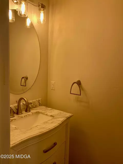 Bath - 155 Kinsale Dr, Macon, GA 31216 photo 1 of 9