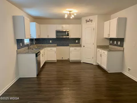 Kitchen - 155 Kinsale Dr, Macon, GA 31216 photo 9 of 11