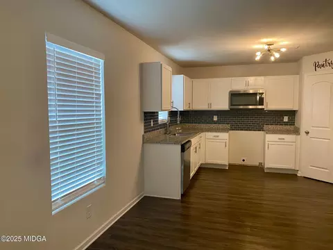 Kitchen - 155 Kinsale Dr, Macon, GA 31216 photo 7 of 11