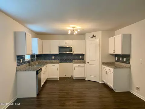 Kitchen - 155 Kinsale Dr, Macon, GA 31216 photo 11 of 11