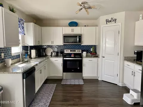 Kitchen - 155 Kinsale Dr, Macon, GA 31216 photo 2 of 11