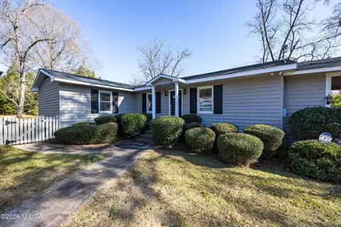 155 W Johnston St, Forsyth, GA 31029