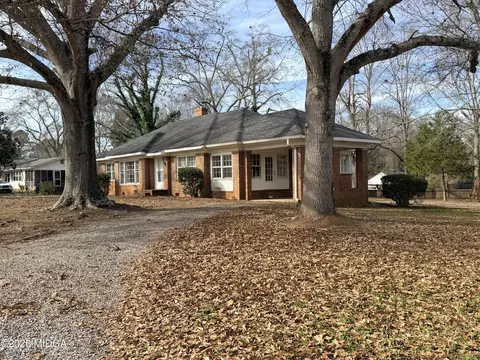 419 W Johnston St, Forsyth, GA 31029