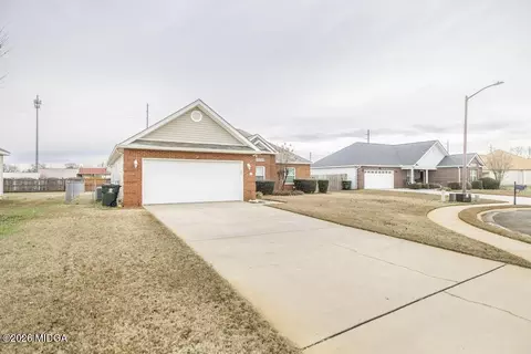 114 Chasen Ct, Byron, GA 31008