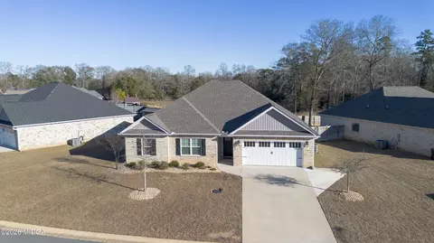 503 Hunts Landing Dr, Kathleen, GA 31047