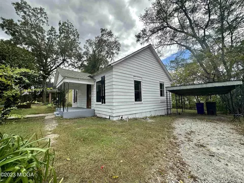 182 James St, Forsyth, GA 31029
