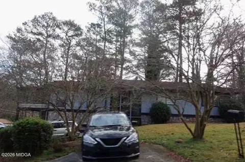 3202 Wintercreeper Dr, Lithonia, GA 30038