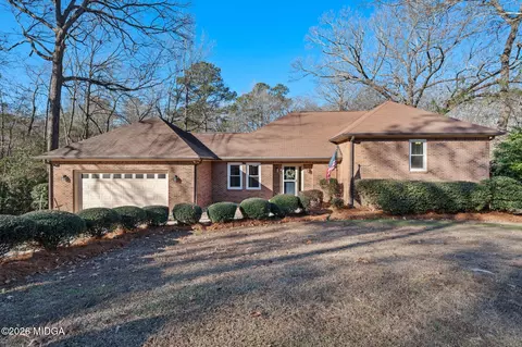 107 Laurel Oak Ln, Warner Robins, GA 31093