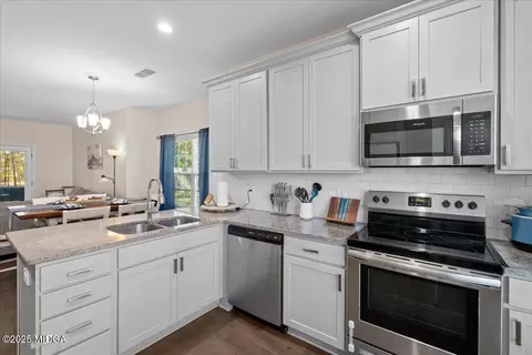 Kitchen - 108 E River Cane, Perry, GA 31069 photo 5 of 5