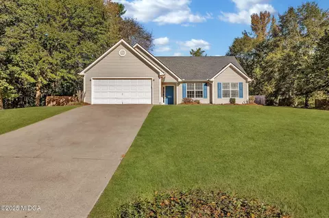 1404 Saddlebrook Ct, Locust Grove, GA 30248