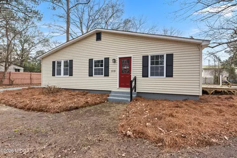 135 Forest Ave, Bonaire, GA 31005