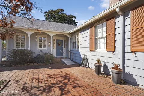 230 Calloway Dr, Macon, GA 31204