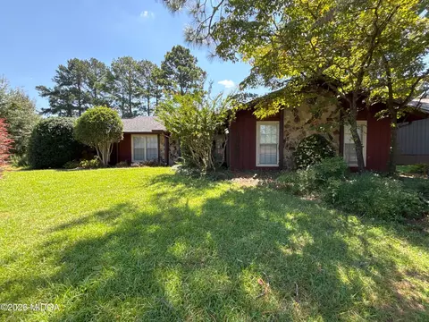 422 Lake Front Dr, Warner Robins, GA 31088