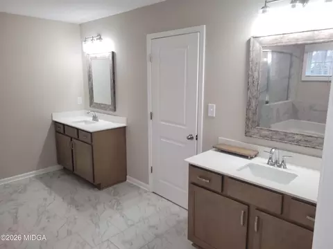 Bath - 4604 Capulet Ct, Forsyth, GA 31029 photo 4 of 9