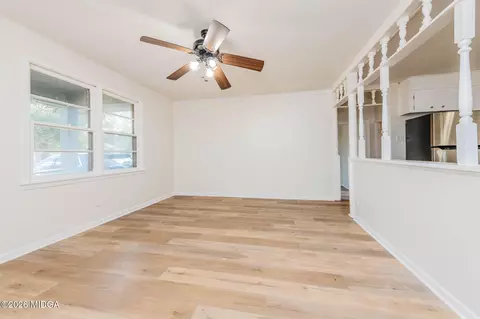 Living - 500 Northside Dr, Warner Robins, GA 31093 photo 3 of 5