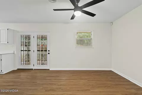 Living - 119 Colonial Rd, Warner Robins, GA 31088 photo 4 of 5