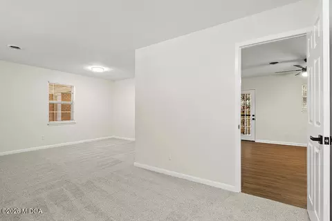 Living - 119 Colonial Rd, Warner Robins, GA 31088 photo 1 of 5