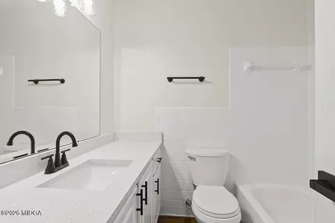 Bath - 119 Colonial Rd, Warner Robins, GA 31088 photo 1 of 2