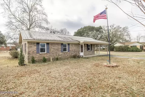 132 Mcvay Dr, Cochran, GA 31014