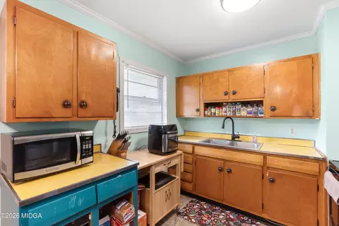 Kitchen - 115 Trinity Dr, Warner Robins, GA 31093 photo 4 of 5
