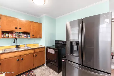 Kitchen - 115 Trinity Dr, Warner Robins, GA 31093 photo 2 of 5