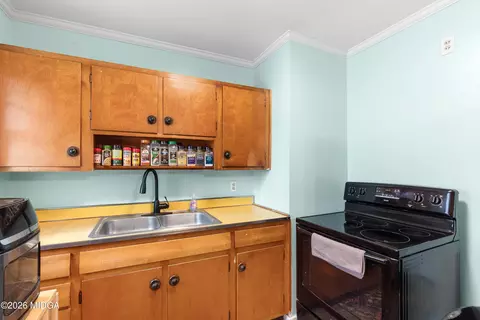 Kitchen - 115 Trinity Dr, Warner Robins, GA 31093 photo 1 of 5