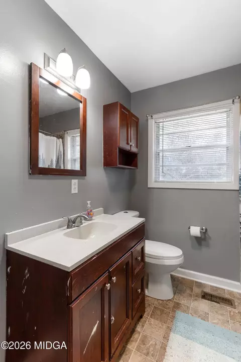 Bath - 115 Trinity Dr, Warner Robins, GA 31093 photo 1 of 2