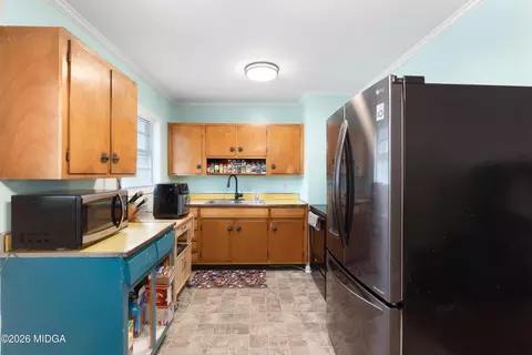 Kitchen - 115 Trinity Dr, Warner Robins, GA 31093 photo 5 of 5