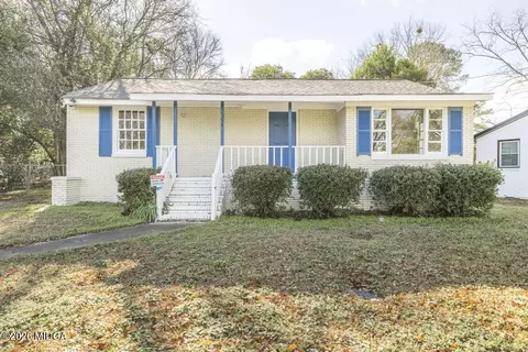 1334 Lakeview Dr, Macon, GA 31206