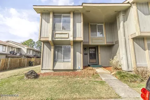 140 Stoneridge Dr, Warner Robins, GA 31088