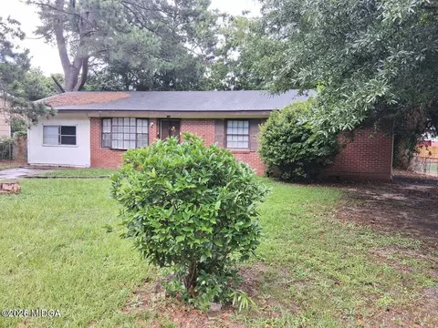 110 Merlin St, Warner Robins, GA 31093
