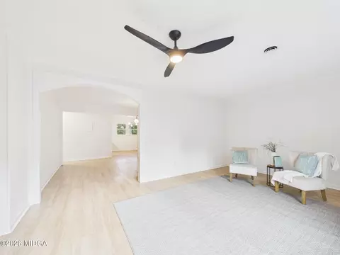 Living - 914 Bess St, Perry, GA 31069 photo 3 of 7