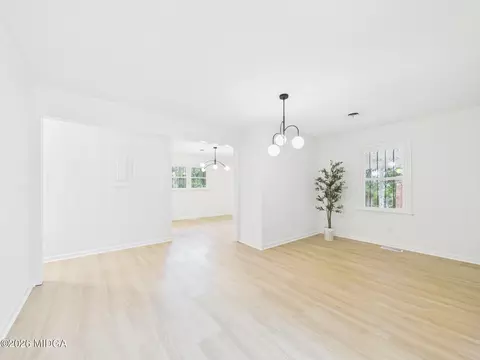 Living - 914 Bess St, Perry, GA 31069 photo 5 of 7