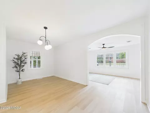 Living - 914 Bess St, Perry, GA 31069 photo 6 of 7