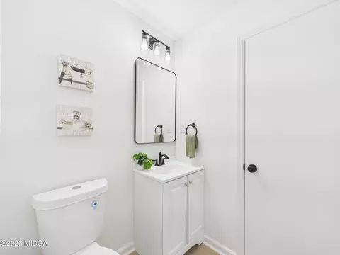 Bath - 914 Bess St, Perry, GA 31069 photo 5 of 6