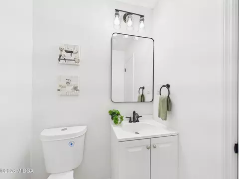 Bath - 914 Bess St, Perry, GA 31069 photo 6 of 6