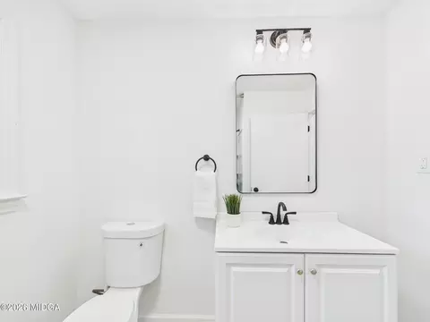 Bath - 914 Bess St, Perry, GA 31069 photo 4 of 6