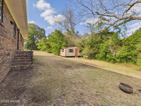 Exterior - 914 Bess St, Perry, GA 31069 photo 3 of 4