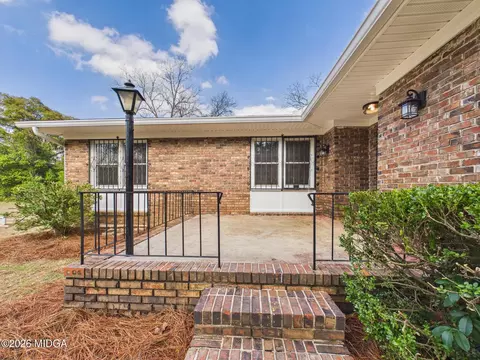 Exterior - 914 Bess St, Perry, GA 31069 photo 2 of 4
