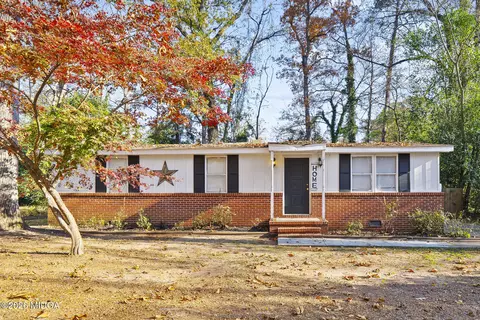 129 Woodland Dr, Gray, GA 31032