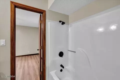 Bath - 204 Creekside Dr, Gray, GA 31032 photo 5 of 5
