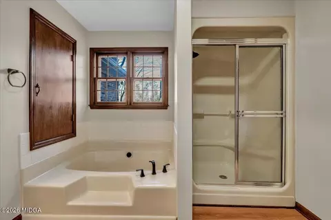 Bath - 204 Creekside Dr, Gray, GA 31032 photo 2 of 5