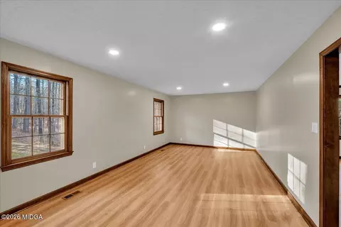 Living - 204 Creekside Dr, Gray, GA 31032 photo 6 of 6