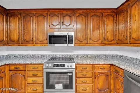 Kitchen - 204 Creekside Dr, Gray, GA 31032 photo 6 of 6