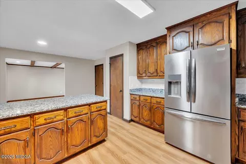 Kitchen - 204 Creekside Dr, Gray, GA 31032 photo 4 of 6