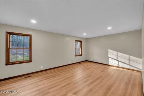 Living - 204 Creekside Dr, Gray, GA 31032 photo 4 of 6